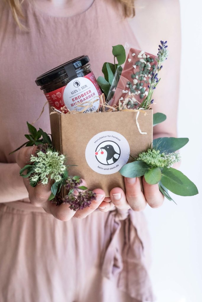 Geschenke Box aus Leipzig mit Blumen